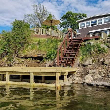 Family Cottage On Chaumont Bay, Walk To Downtown 외부 사진