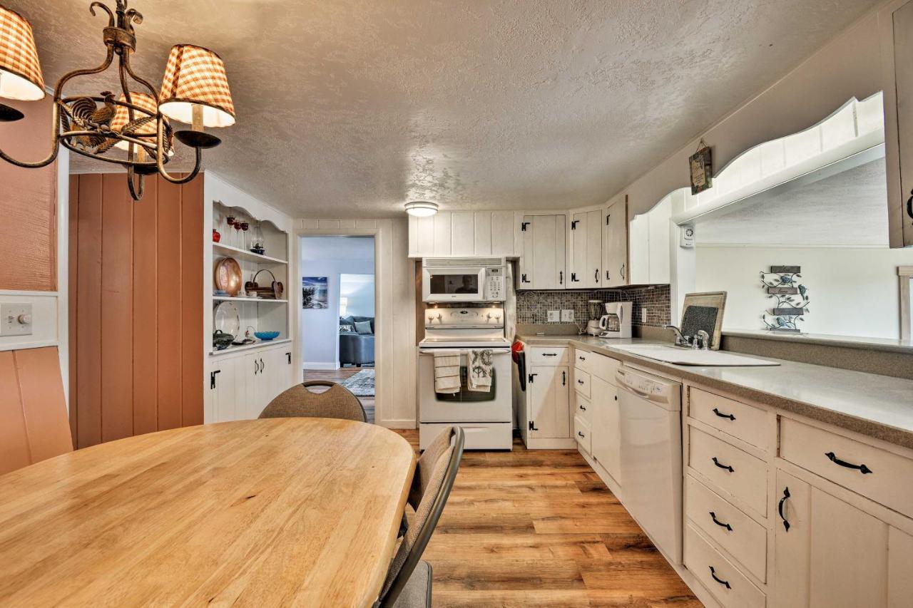 Family Cottage On Chaumont Bay, Walk To Downtown 외부 사진