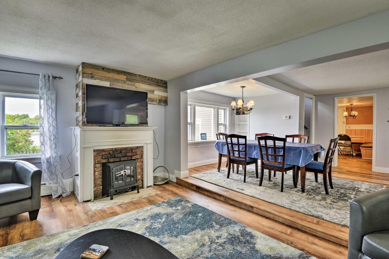Family Cottage On Chaumont Bay, Walk To Downtown 외부 사진