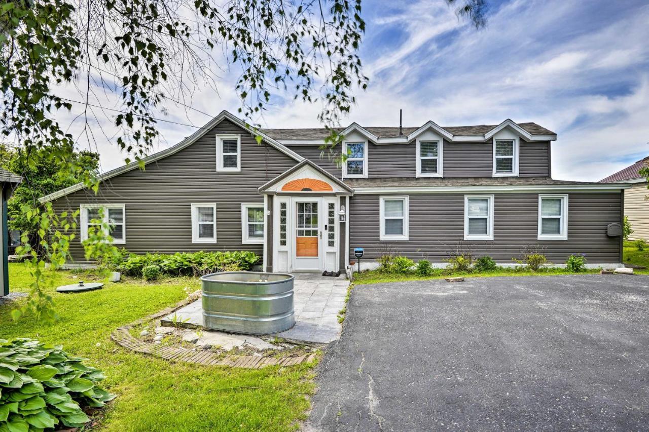 Family Cottage On Chaumont Bay, Walk To Downtown 외부 사진