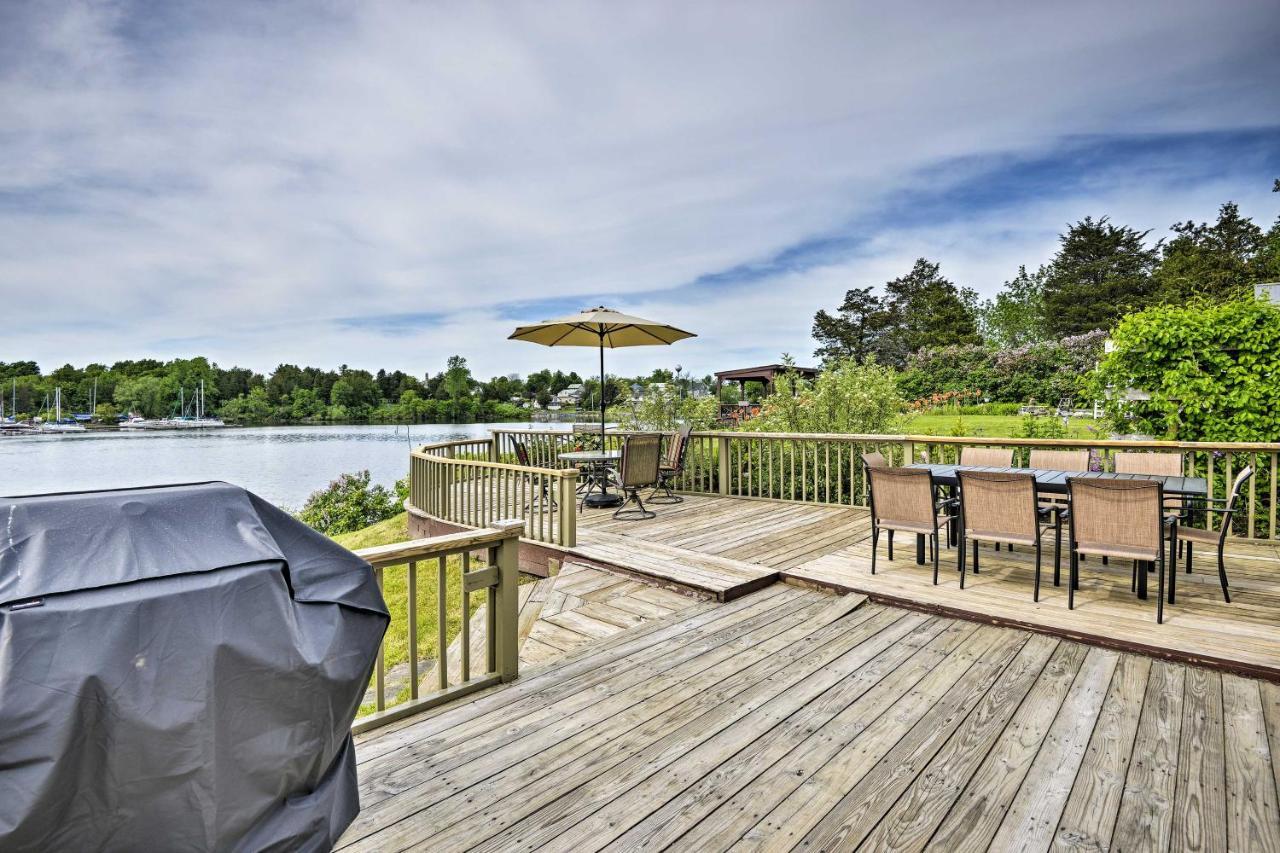 Family Cottage On Chaumont Bay, Walk To Downtown 외부 사진